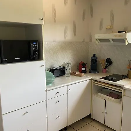 Maison Dans Un Environnement Vert Et Tres Calme *
