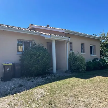 Maison Dans Un Environnement Vert Et Tres Calme Арес
